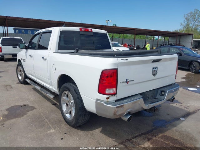 2015 RAM 1500 1C6RR6LT4FS762628 Photo 2