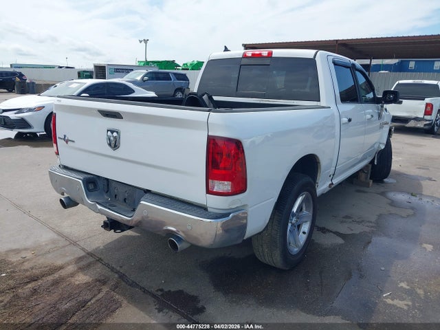 2015 RAM 1500 1C6RR6LT4FS762628 Photo 3