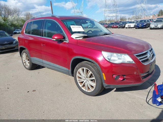 2011 VOLKSWAGEN TIGUAN WVGAV7AX6BW000784