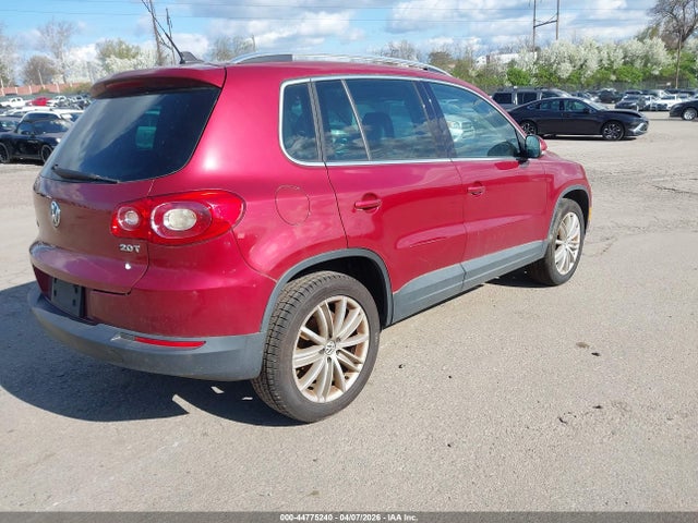 2011 VOLKSWAGEN TIGUAN WVGAV7AX6BW000784 Photo 3