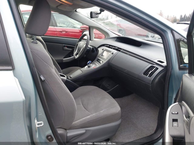 JTDKN3DU1F1967762 Toyota Prius Two