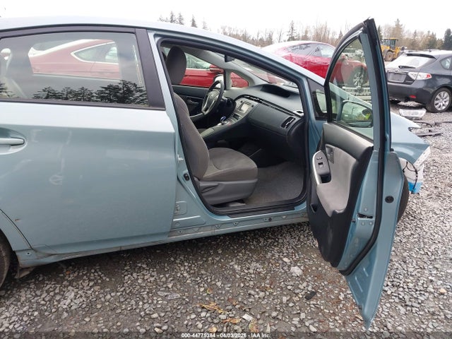 JTDKN3DU1F1967762 Toyota Prius Two