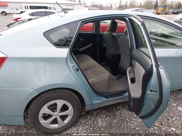 JTDKN3DU1F1967762 Toyota Prius Two