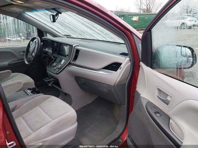 5TDKZ3DC3HS794974 Toyota Sienna Le 8 Passenger