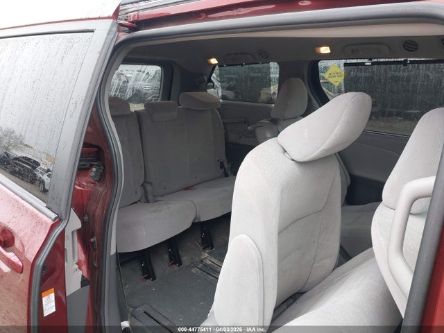 5TDKZ3DC3HS794974 Toyota Sienna Le 8 Passenger