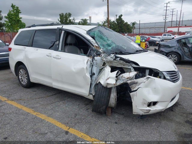2017 TOYOTA SIENNA 5TDYZ3DC4HS894026