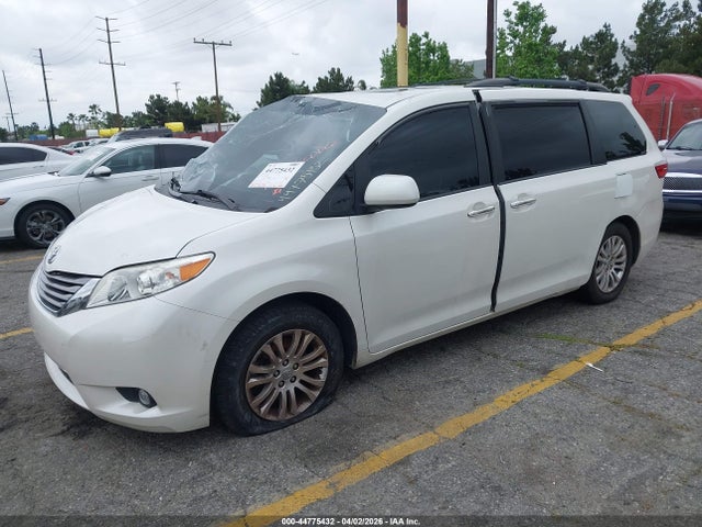 2017 TOYOTA SIENNA 5TDYZ3DC4HS894026 Photo 1
