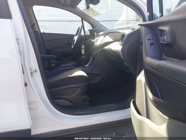 2017 CHEVROLET TRAX 3GNCJKSB7HL269879 Photo 4