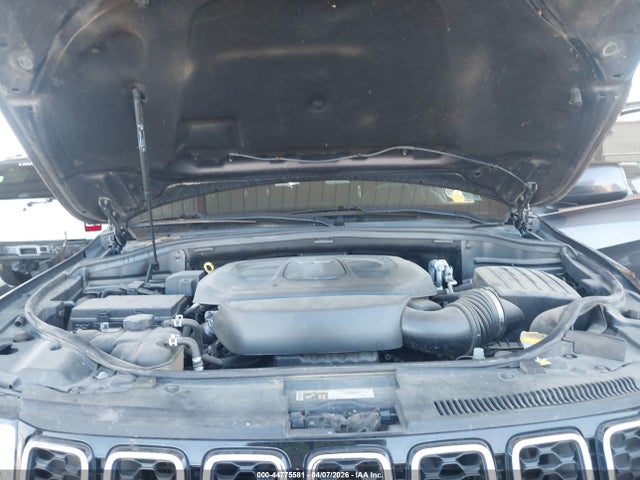 1C4RJEAG3HC928196 Jeep Grand Cherokee Laredo 4x2