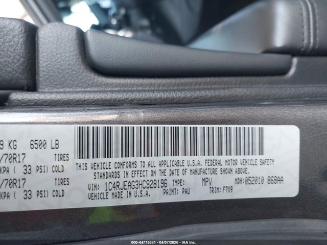 1C4RJEAG3HC928196 Jeep Grand Cherokee Laredo 4x2