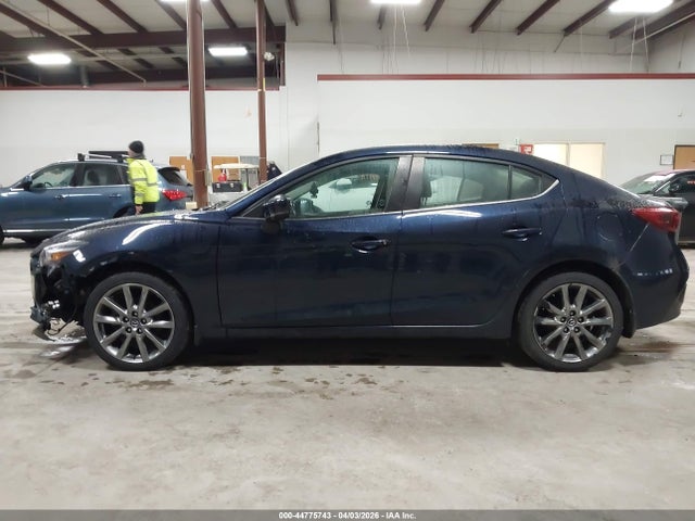 44775743 :رقم المزاد ، 3MZBN1W38JM202971 vin ، 2018 Mazda Mazda3 Grand Touring مزاد بيع
