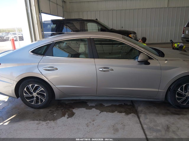 KMHL24JJ2MA029775 Hyundai Sonata Blue