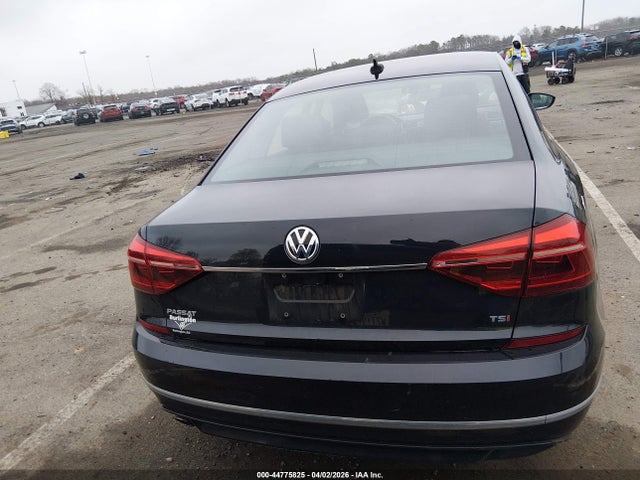 Продажа на аукционе авто 2017 Volkswagen Passat 1.8t R-line, vin: 1VWDT7A32HC008120, номер лота: 44775825