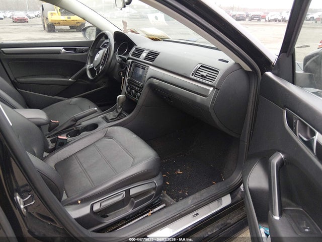Продажа на аукционе авто 2017 Volkswagen Passat 1.8t R-line, vin: 1VWDT7A32HC008120, номер лота: 44775825