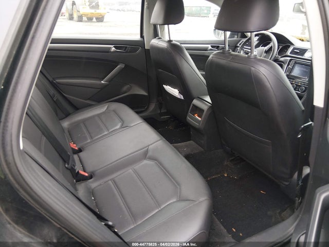 Продажа на аукционе авто 2017 Volkswagen Passat 1.8t R-line, vin: 1VWDT7A32HC008120, номер лота: 44775825