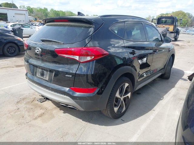 2018 HYUNDAI TUCSON KM8J3CA26JU799530 Photo 3