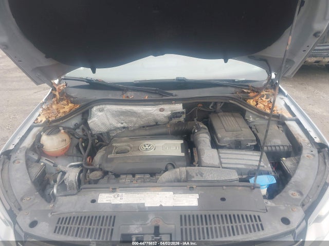 44775832 :رقم المزاد ، WVGBV7AX3CW559666 vin ، 2012 Volkswagen Tiguan Sel مزاد بيع