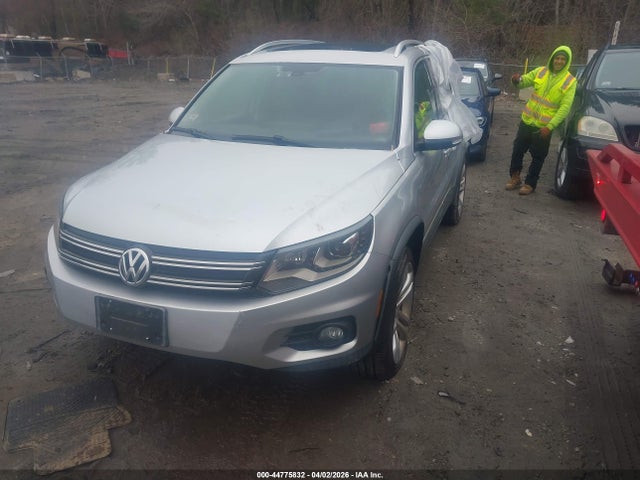 44775832 :رقم المزاد ، WVGBV7AX3CW559666 vin ، 2012 Volkswagen Tiguan Sel مزاد بيع