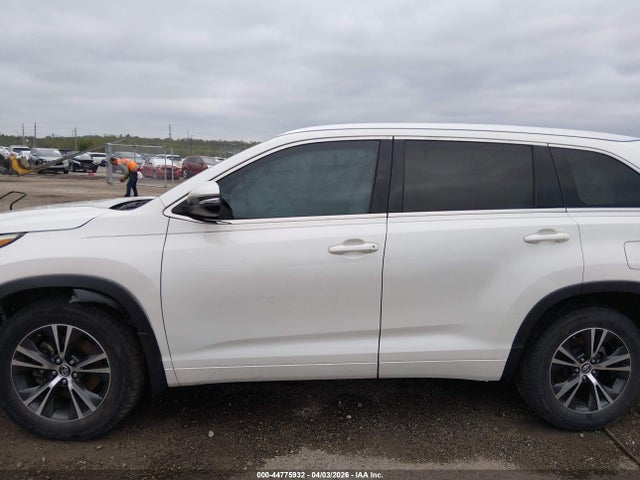 2016 Toyota Highlander Xle V6 მანქანა იყიდება აუქციონზე, vin: 5TDJKRFH7GS332783, აუქციონის ნომერი: 44775932
