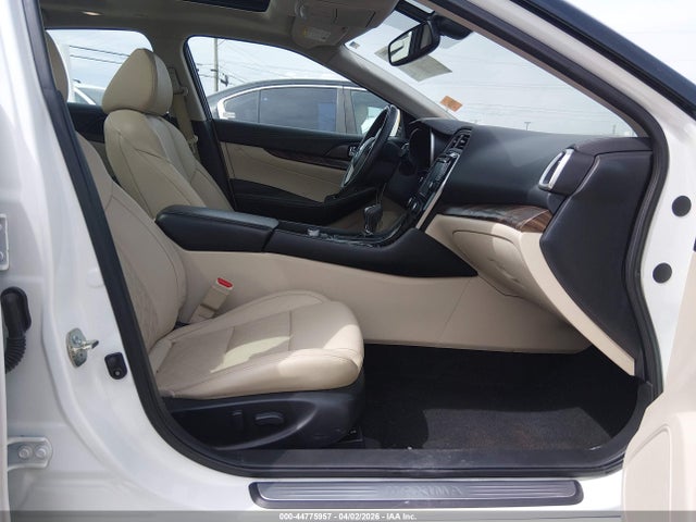 44775957 :رقم المزاد ، 1N4AA6AP9HC430237 vin ، 2017 Nissan Maxima 3.5 Platinum مزاد بيع