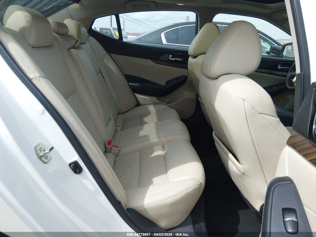 44775957 :رقم المزاد ، 1N4AA6AP9HC430237 vin ، 2017 Nissan Maxima 3.5 Platinum مزاد بيع