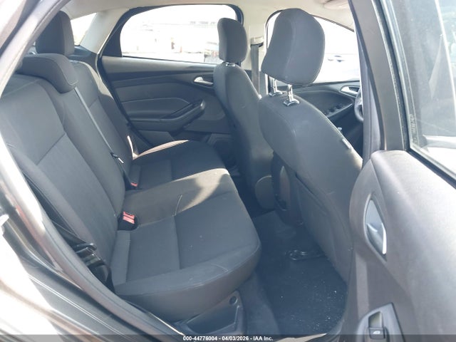 44776004 :رقم المزاد ، 1FADP3F2XFL213672 vin ، 2015 Ford Focus Se مزاد بيع