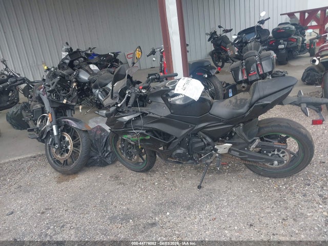 2025 Kawasaki Ex650 R მანქანა იყიდება აუქციონზე, vin: ML5EXER1XSDAE1766, აუქციონის ნომერი: 44776082