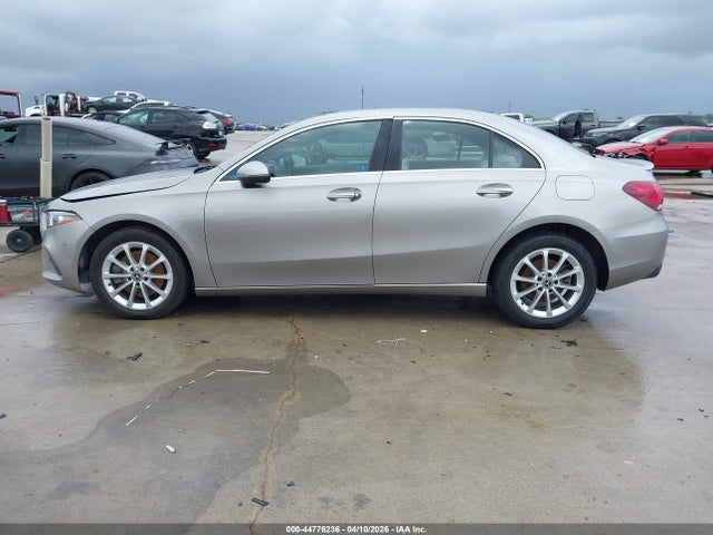 W1K3G4EB1MJ285954 Mercedes-Benz A 220