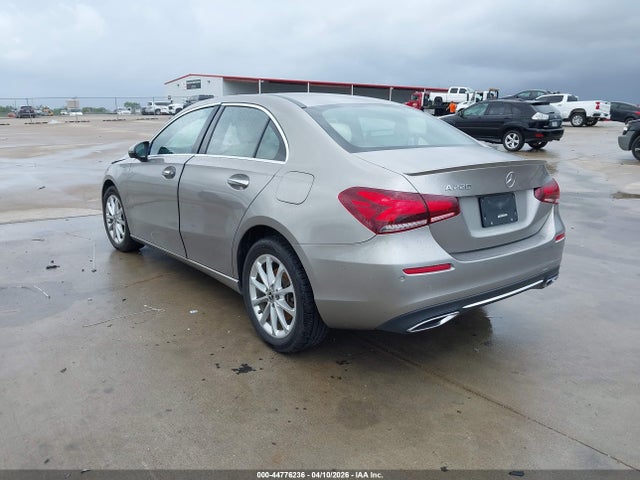 W1K3G4EB1MJ285954 Mercedes-Benz A 220