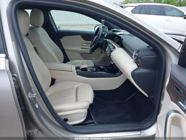 W1K3G4EB1MJ285954 Mercedes-Benz A 220