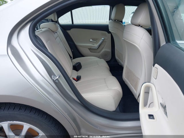 W1K3G4EB1MJ285954 Mercedes-Benz A 220