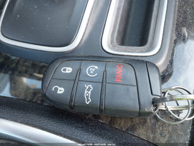 44776306 :رقم المزاد ، 2C3CCAEG3HH586494 vin ، 2017 Chrysler 300c مزاد بيع