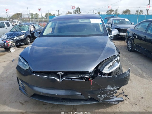 44776312 :رقم المزاد ، 5YJXCBE26JF140293 vin ، 2018 Tesla Model X 100d/75d/p100d مزاد بيع