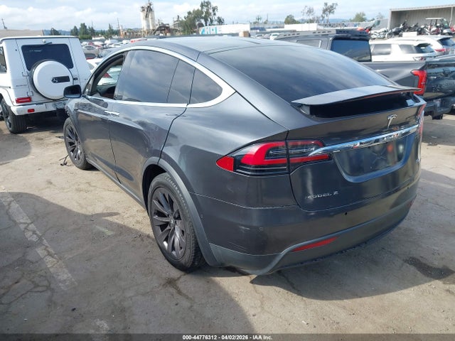 2018 TESLA MODEL X 5YJXCBE26JF140293 Photo 2