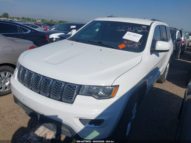 1C4RJFAG2HC782377 Jeep Grand Cherokee Laredo 4x4