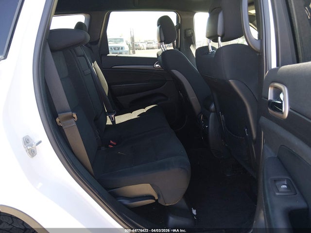 1C4RJFAG2HC782377 Jeep Grand Cherokee Laredo 4x4
