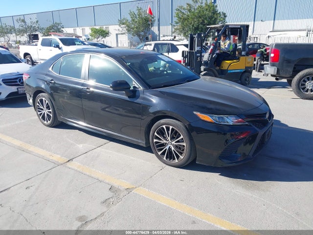 4T1B11HK1JU500949 Toyota CAMRY SE