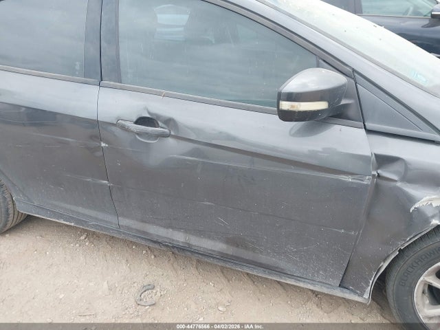 1FADP3K28HL295555 Ford FOCUS SE