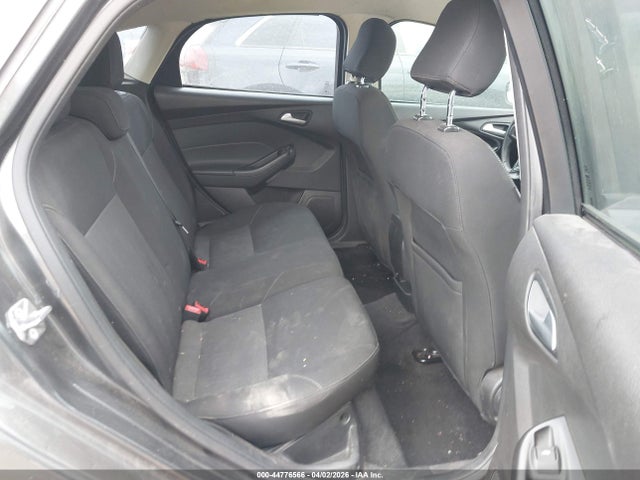 1FADP3K28HL295555 Ford FOCUS SE