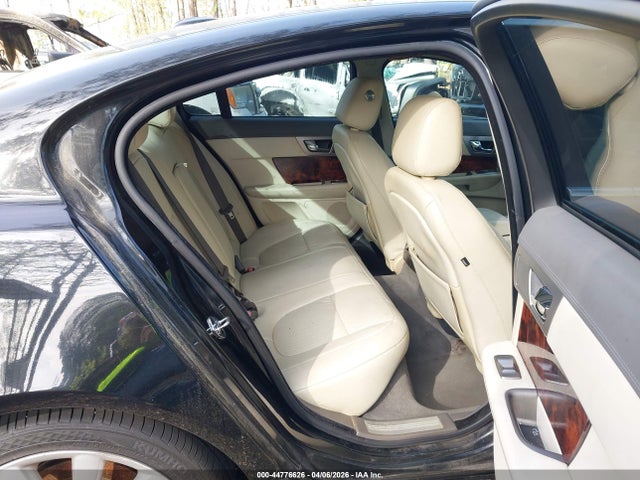 2011 JAGUAR XF SAJWA0GB1BLR91663 Photo 7