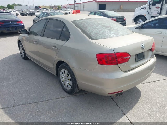 2013 Volkswagen Jetta 2.0l S მანქანა იყიდება აუქციონზე, vin: 3VW2K7AJ7DM318068, აუქციონის ნომერი: 44776690