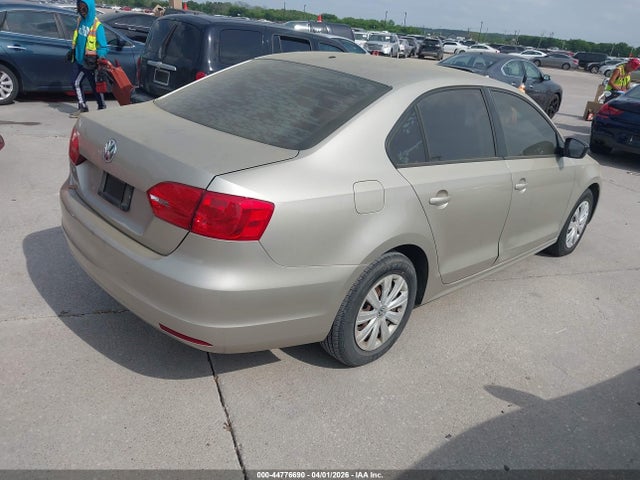 2013 Volkswagen Jetta 2.0l S მანქანა იყიდება აუქციონზე, vin: 3VW2K7AJ7DM318068, აუქციონის ნომერი: 44776690