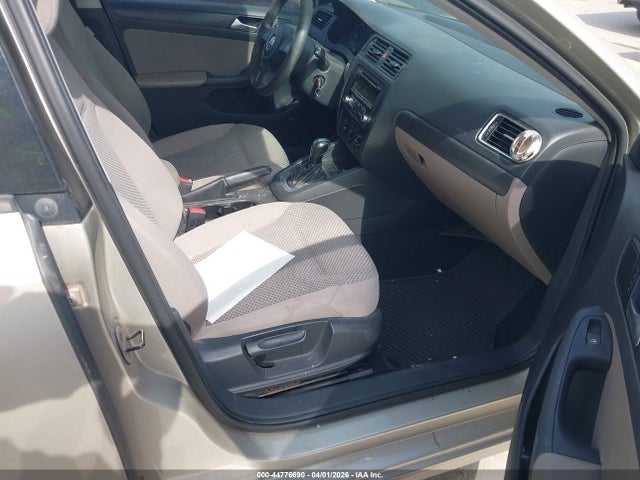 2013 Volkswagen Jetta 2.0l S მანქანა იყიდება აუქციონზე, vin: 3VW2K7AJ7DM318068, აუქციონის ნომერი: 44776690