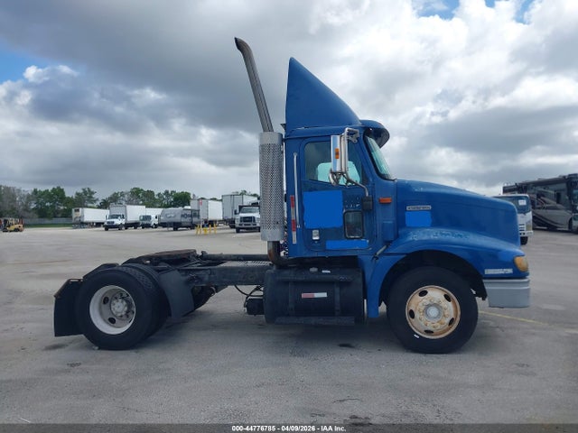 44776785 :رقم المزاد ، 2HSCAATN81C022708 vin ، 2001 International 9100 9100i مزاد بيع