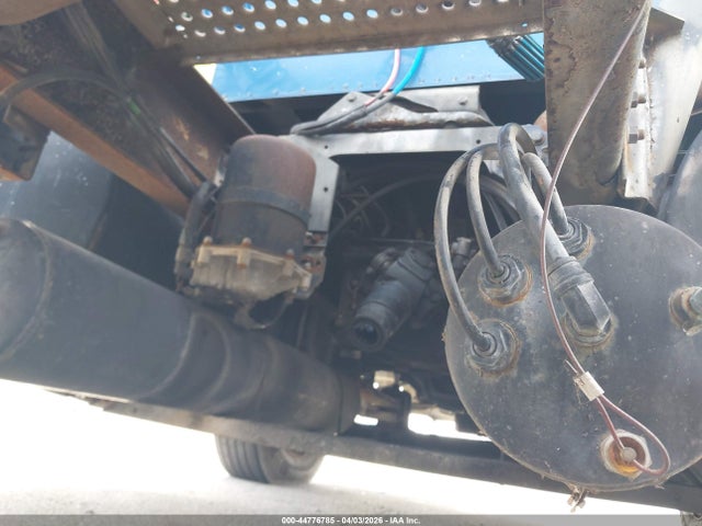 44776785 :رقم المزاد ، 2HSCAATN81C022708 vin ، 2001 International 9100 9100i مزاد بيع