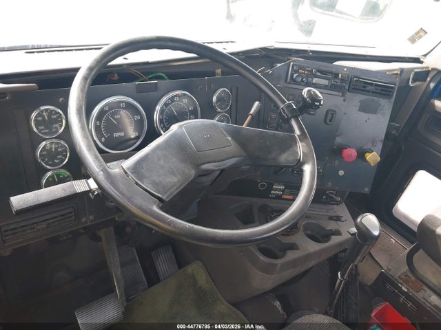 44776785 :رقم المزاد ، 2HSCAATN81C022708 vin ، 2001 International 9100 9100i مزاد بيع