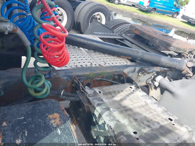 44776785 :رقم المزاد ، 2HSCAATN81C022708 vin ، 2001 International 9100 9100i مزاد بيع