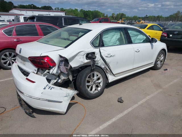Продаж на аукціоні авто 2017 Volkswagen Passat 1.8t S, vin: 1VWAT7A34HC035418, номер лоту: 44776804