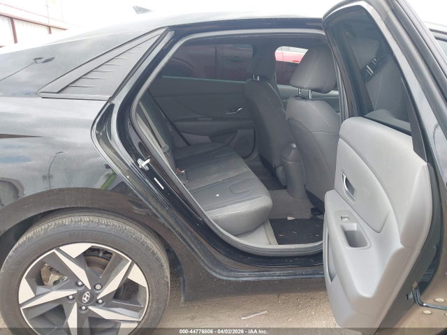 KMHLS4AG8PU611242 Hyundai ELANTRA SEL