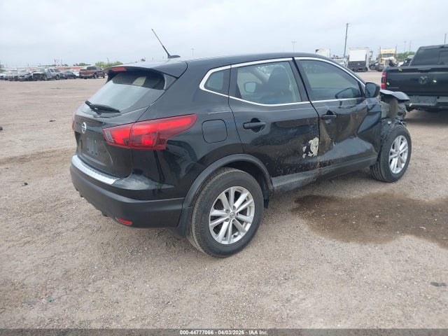 2018 Nissan Rogue Sport S მანქანა იყიდება აუქციონზე, vin: JN1BJ1CPXJW195868, აუქციონის ნომერი: 44777066